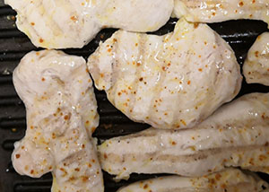 Petto di pollo alla piastra alla curcuma
