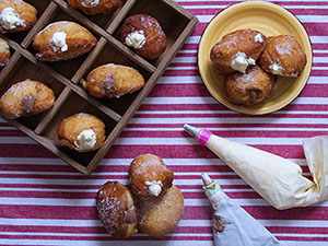 Krapfen alla crema chantilly e crema chantilly al cioccolato