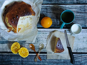 Torta spugnosa light con yogurt e arancia